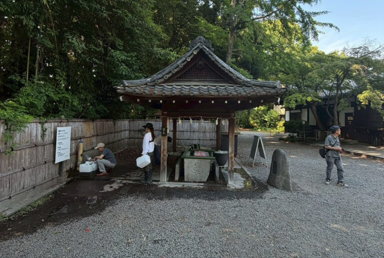 大阪府内で唯一の「名水百選」 - 水無瀬神宮「離宮の水」で水汲み情報